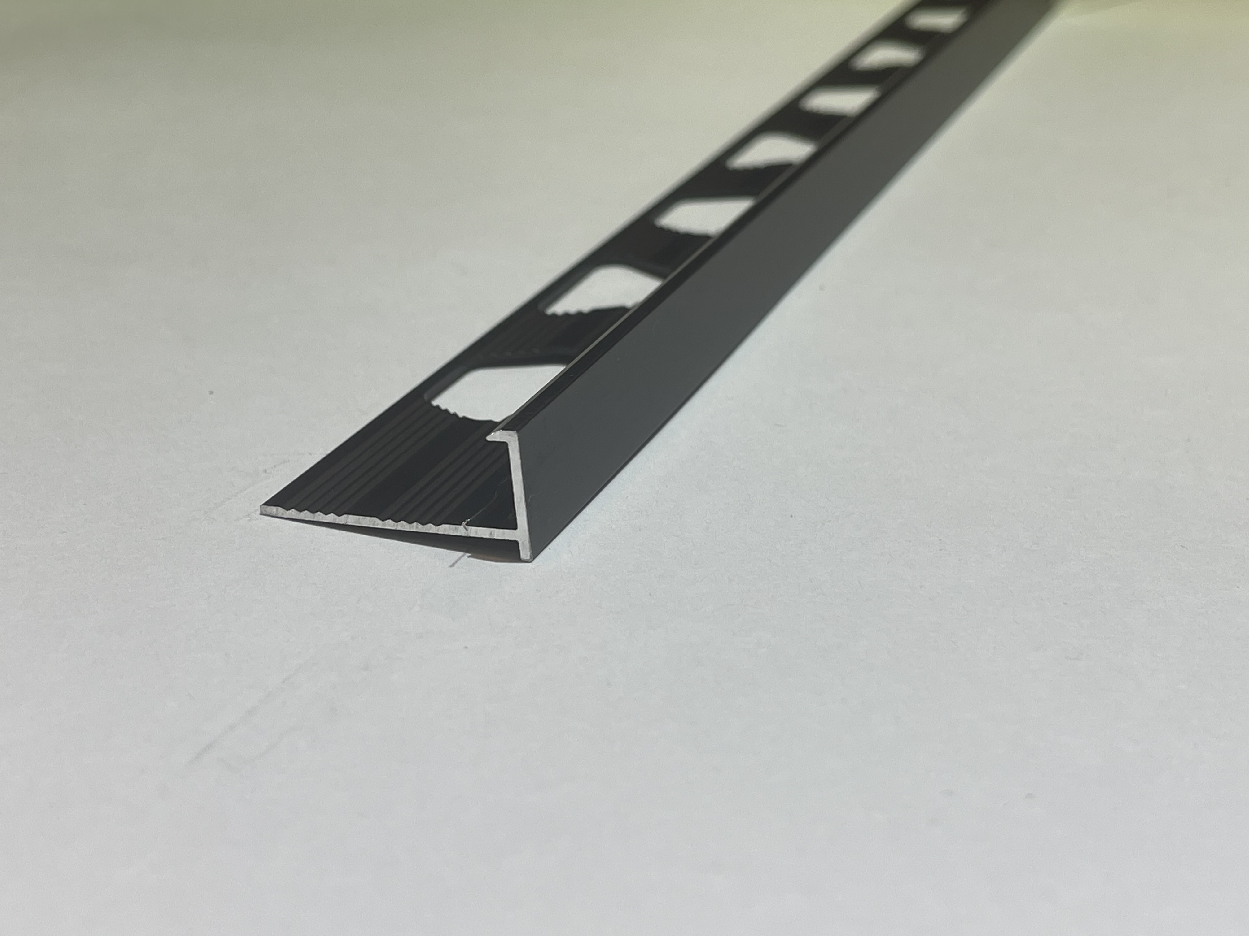 ПО-202 Г-профиль под плитку H= 8 мм, алюминий матовый, цвет чёрный матовый, длина 2700 мм