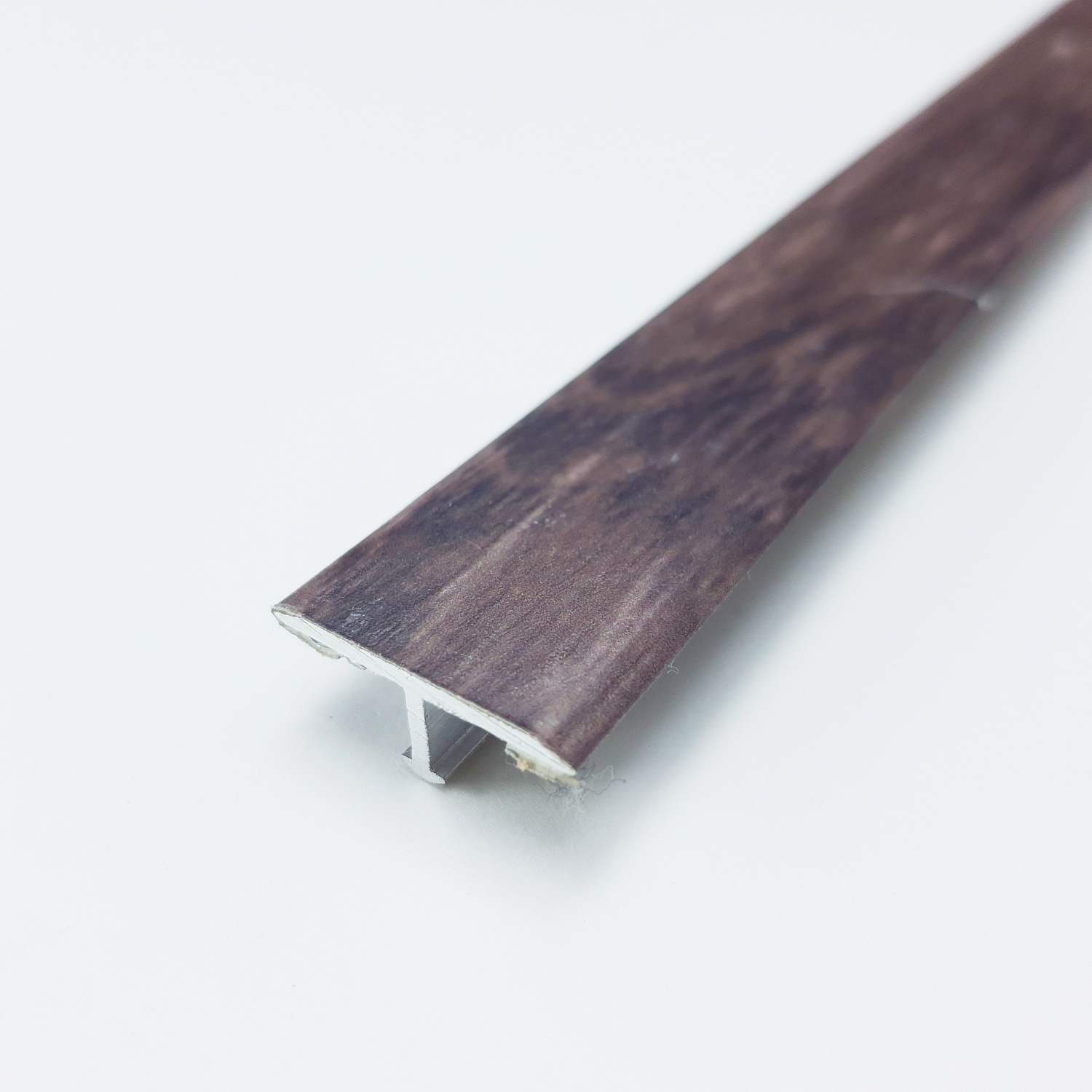 ЛС 10.2700.24823 Т-образный профиль 20х8,5 мм, алюминий ламинирован, цвет дуб каменный длина 2700 мм