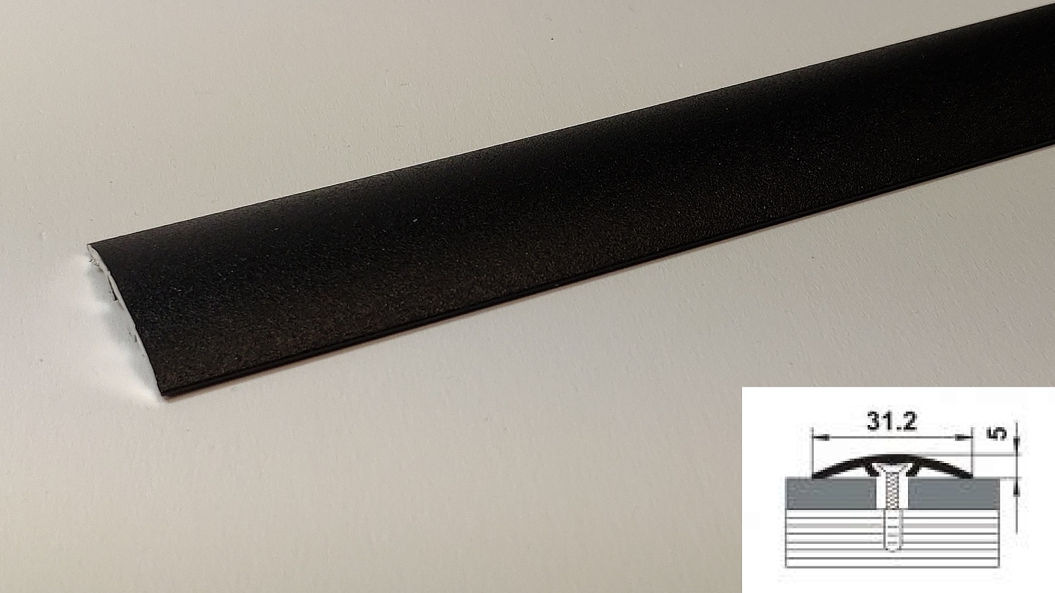 ПС 04-2.900.15 Порог одноуровневый 5х31,2 мм, алюминий окрашенный, цвет чёрный, длина 900 мм