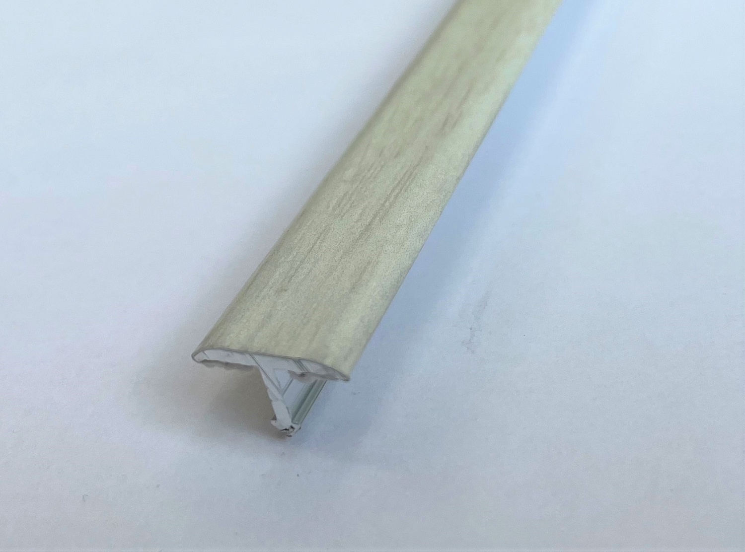 PCRA 11W 149 Т-образный профиль PROCOVER WOOD 14 мм, алюм ламин, цвет белёное декале, длина 2700 мм