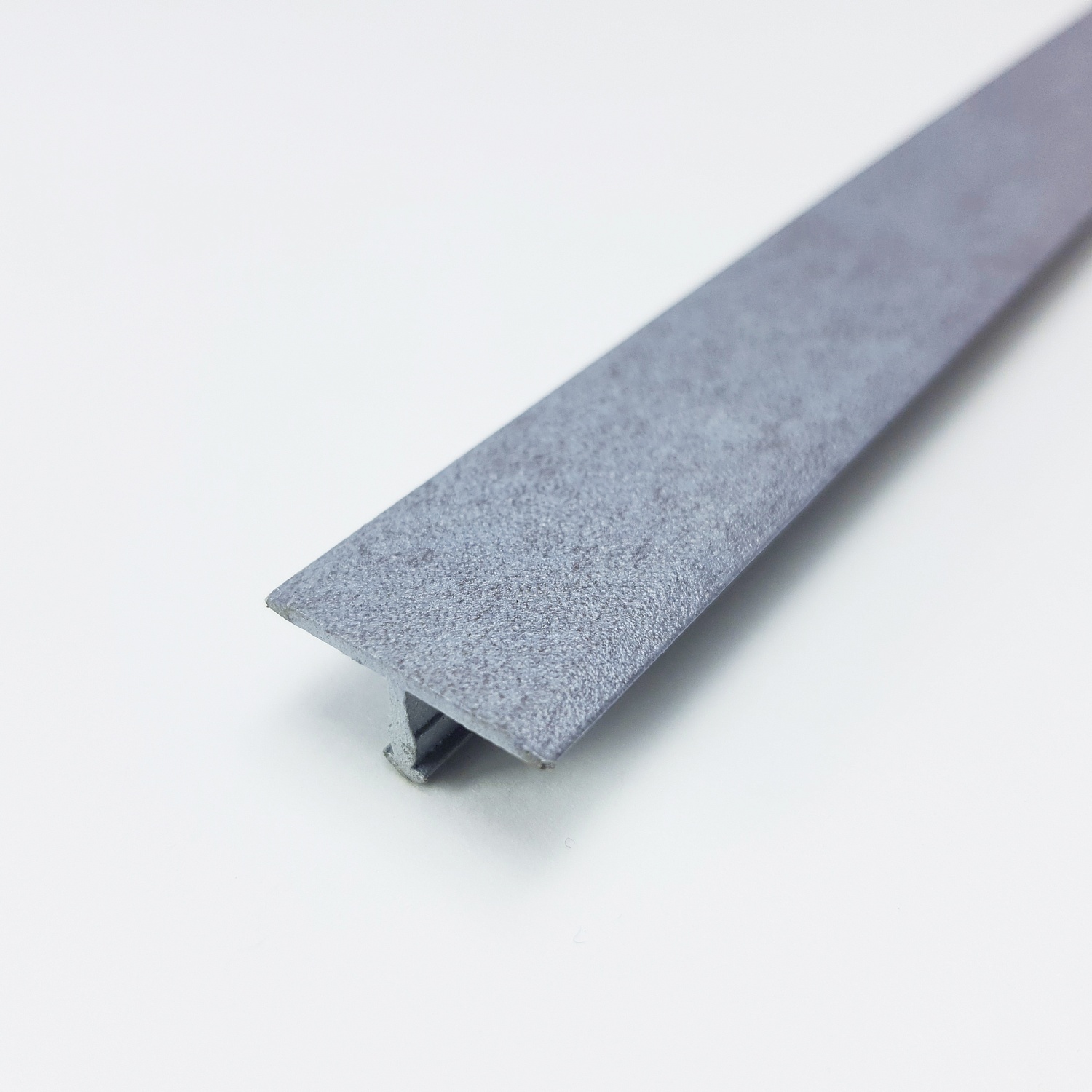 ЛС 10.2700.059 Т-образный профиль 20х8,5 мм, алюминий окрашенный, цвет бетон скай, длина 2700 мм