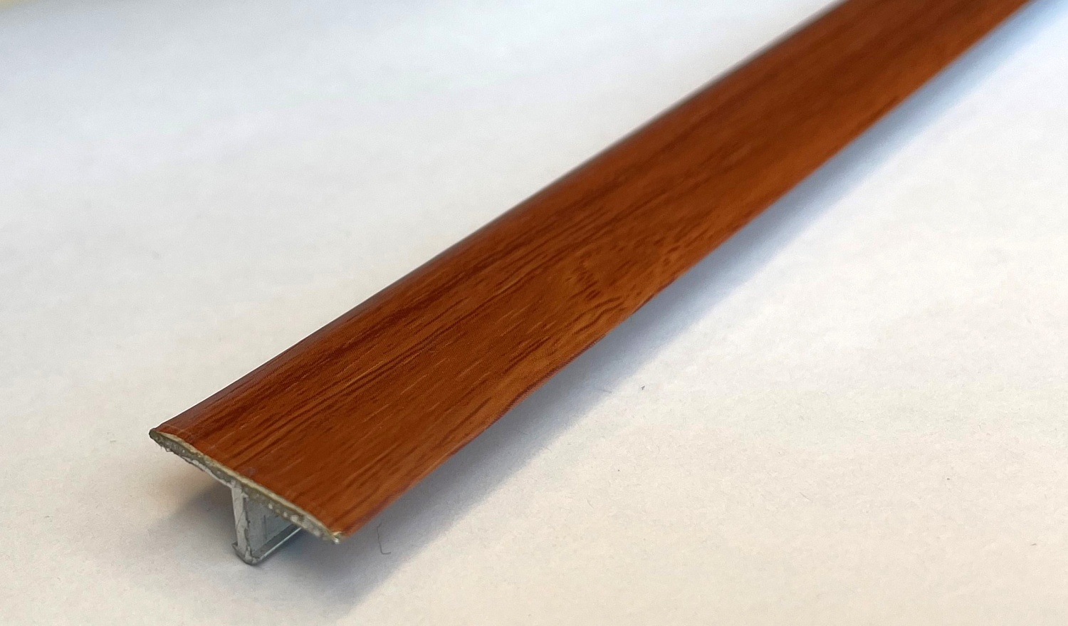 Профиль МР12/2,7м/36-Т-образный профиль 20 мм, алюминий ламинированный, цвет черешня, длина 2700 мм