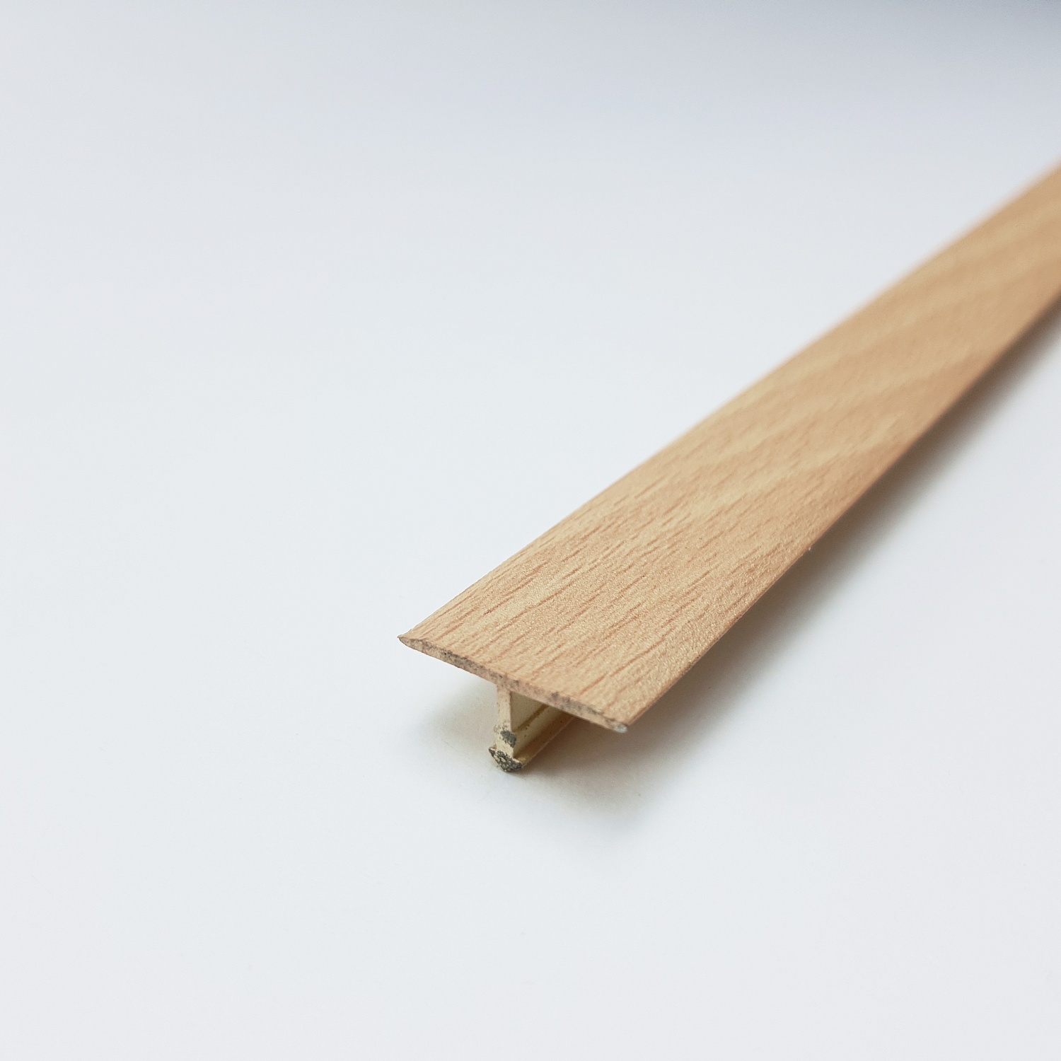 ЛС 10.2700.083н Т-образный профиль 20х8,5 мм, алюминий окрашенный, цвет дуб натуральн, длина 2700 мм