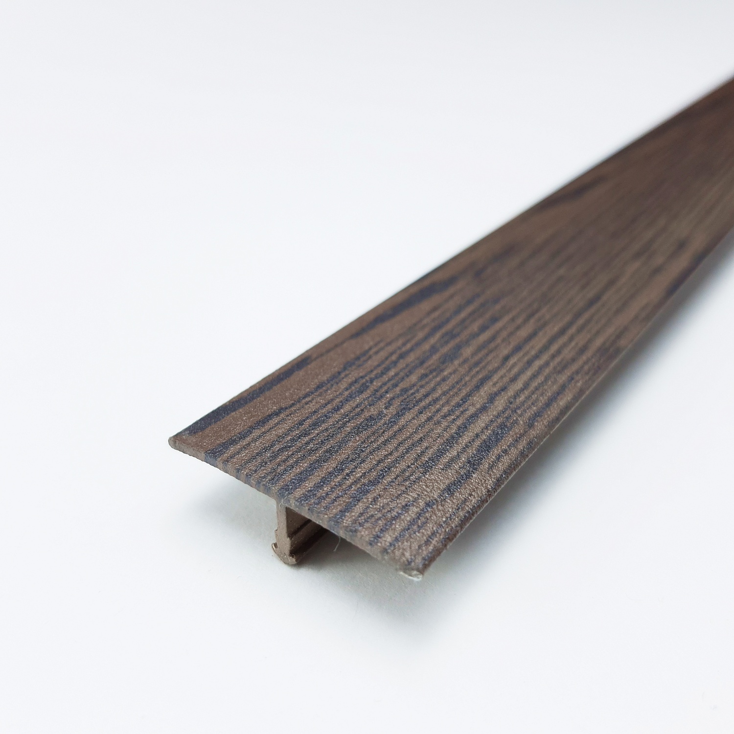 Т 30-1.2700.R122 Т-образный порог 30 мм, алюминий ламинированный, цвет дуб морёный, длина 2700 мм