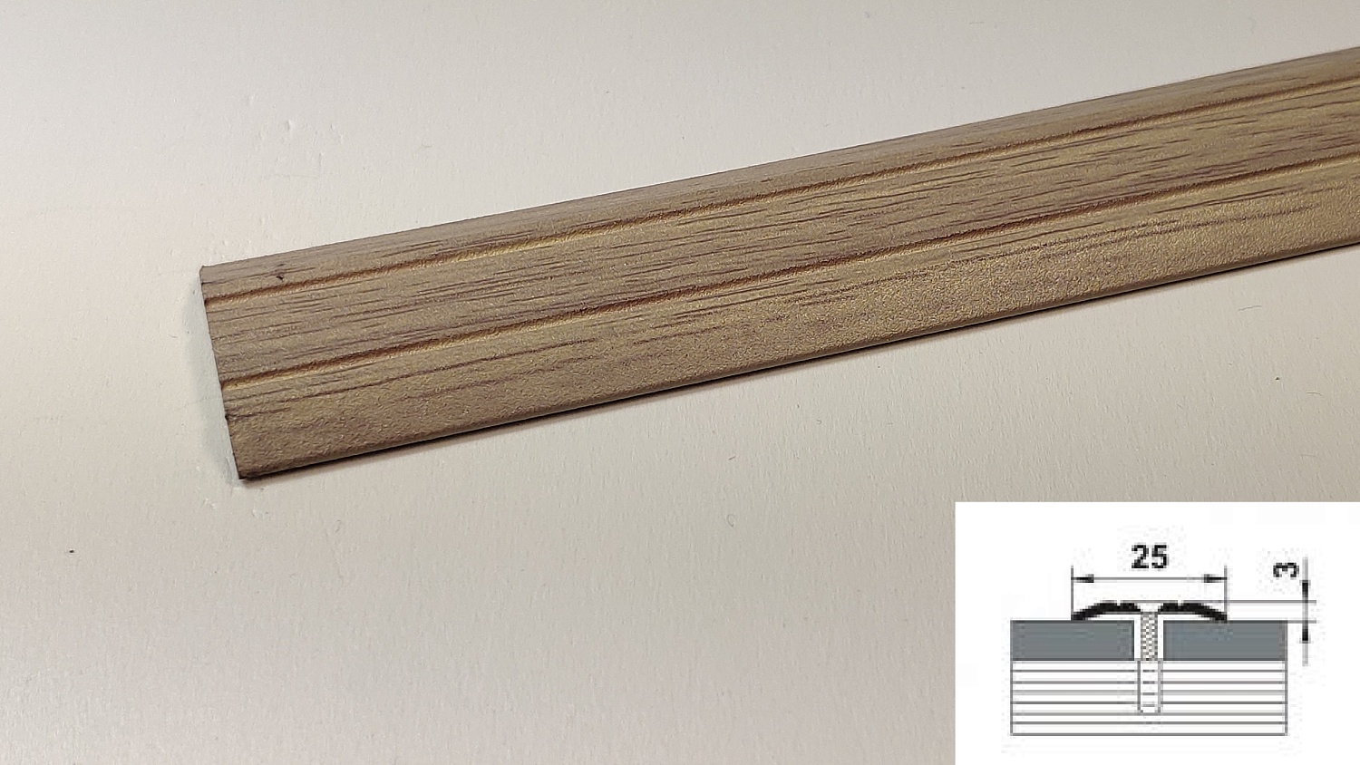 ПС 01.1350.087 Порог одноуровневый 3х25 мм, алюминий окрашенный, цвет дуб белёный, длина 1350 мм