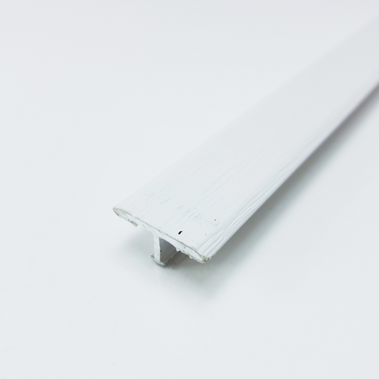 ЛС 10.2700.24031 Т-образный профиль 20х8,5 мм, алюмин лам, цвет дуб старинный светлый, длина 2700 мм