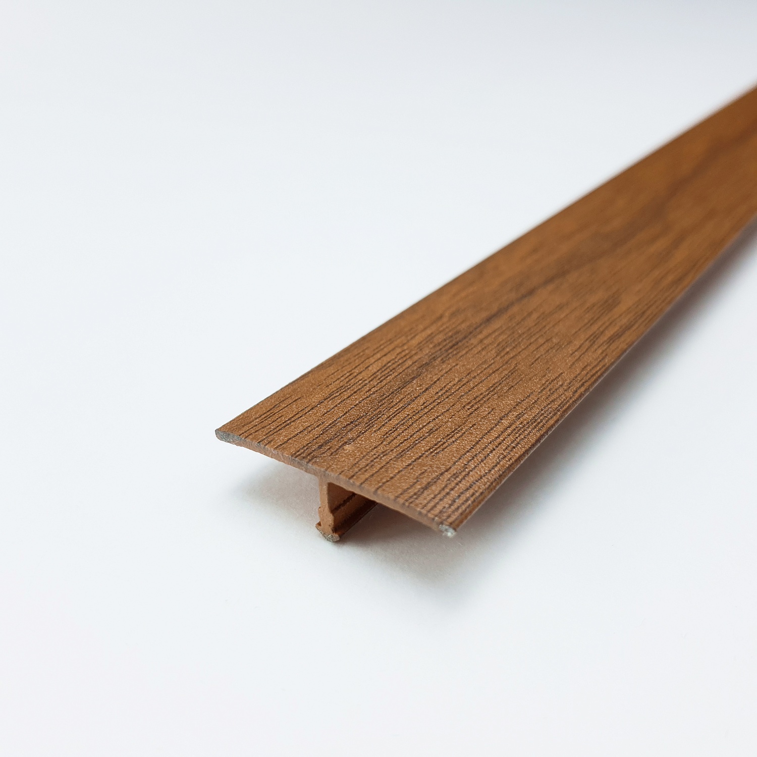 ЛС 10.2700.088 Т-образный профиль 20х8,5 мм, алюминий окрашенный, цвет орех, длина 2700 мм