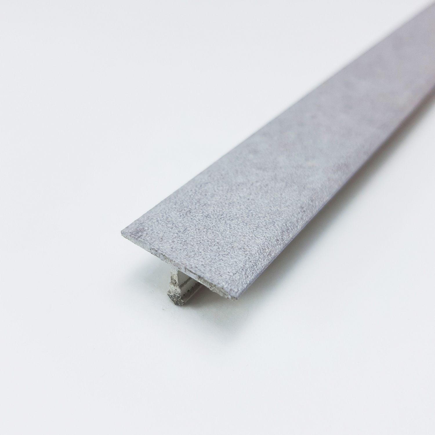 ЛС 10.2700.058 Т-образный профиль 20х8,5 мм, алюминий окрашенный, цвет бетон сильвер, длина 2700 мм