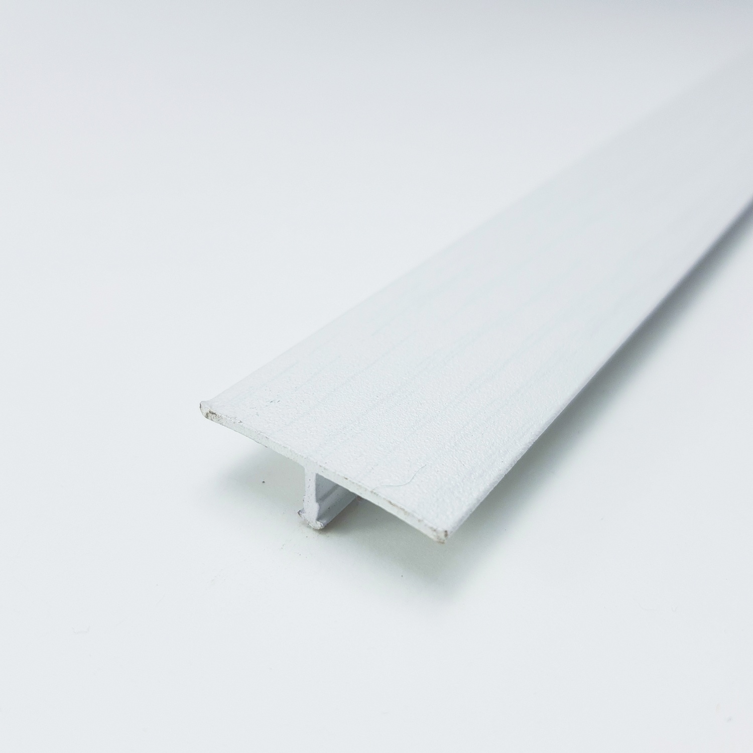 Т 30-1.2700.R174 Т-образный порог 30 мм, алюминий ламинированный, цвет береза, длина 2700 мм