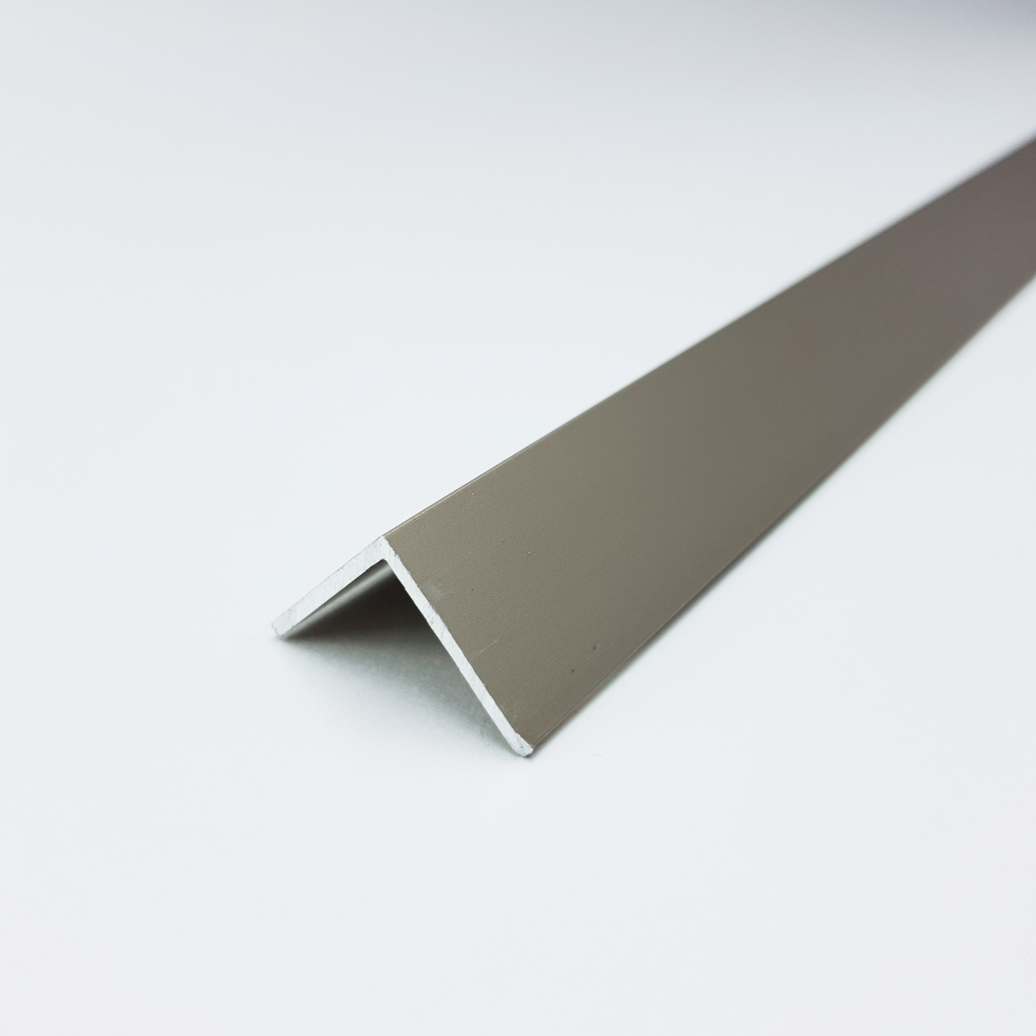 Уп 06-27.2700.542л  Профиль уголок 20х20 мм, алюминий анодированный, цвет шампань, длина 2700 мм