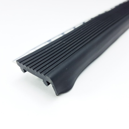 ПУ 09-1.2500.470 Порог-накладка 25мм для плитки до 10,5 мм, алюм нат, цвет ПВХ-чёрный, длина 2500 мм