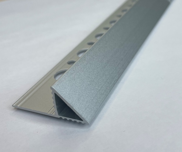 PJTRAA 125 Профиль PROJOLLY TRIANGLE H= 12,5 мм, алюминий анодированный, цвет серебро, длина 2700 мм