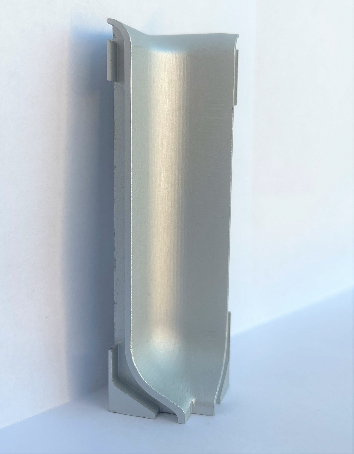 Внутренний угол для плинтуса PL 60.3000.ABS, H=60 мм, алюминий матовый браш, цвет серебро